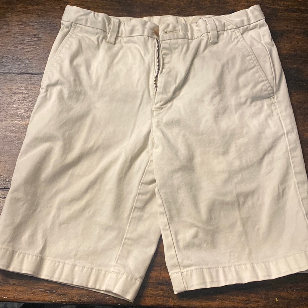 Vineyard vines khaki shorts size 12